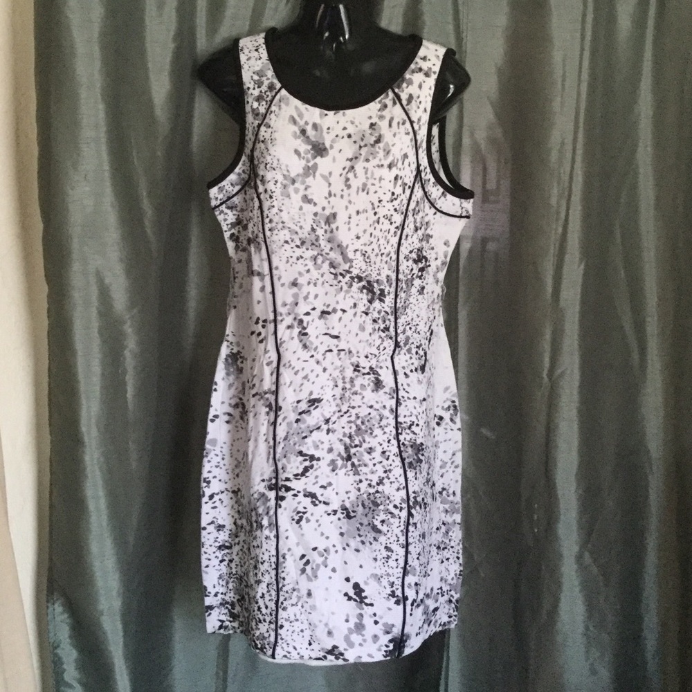 Sleevelesss Dress White whit Black Dots